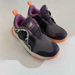 New Balance Kids DynaSoft' Hiking Trail Black and Orange Shoes Size 13.5